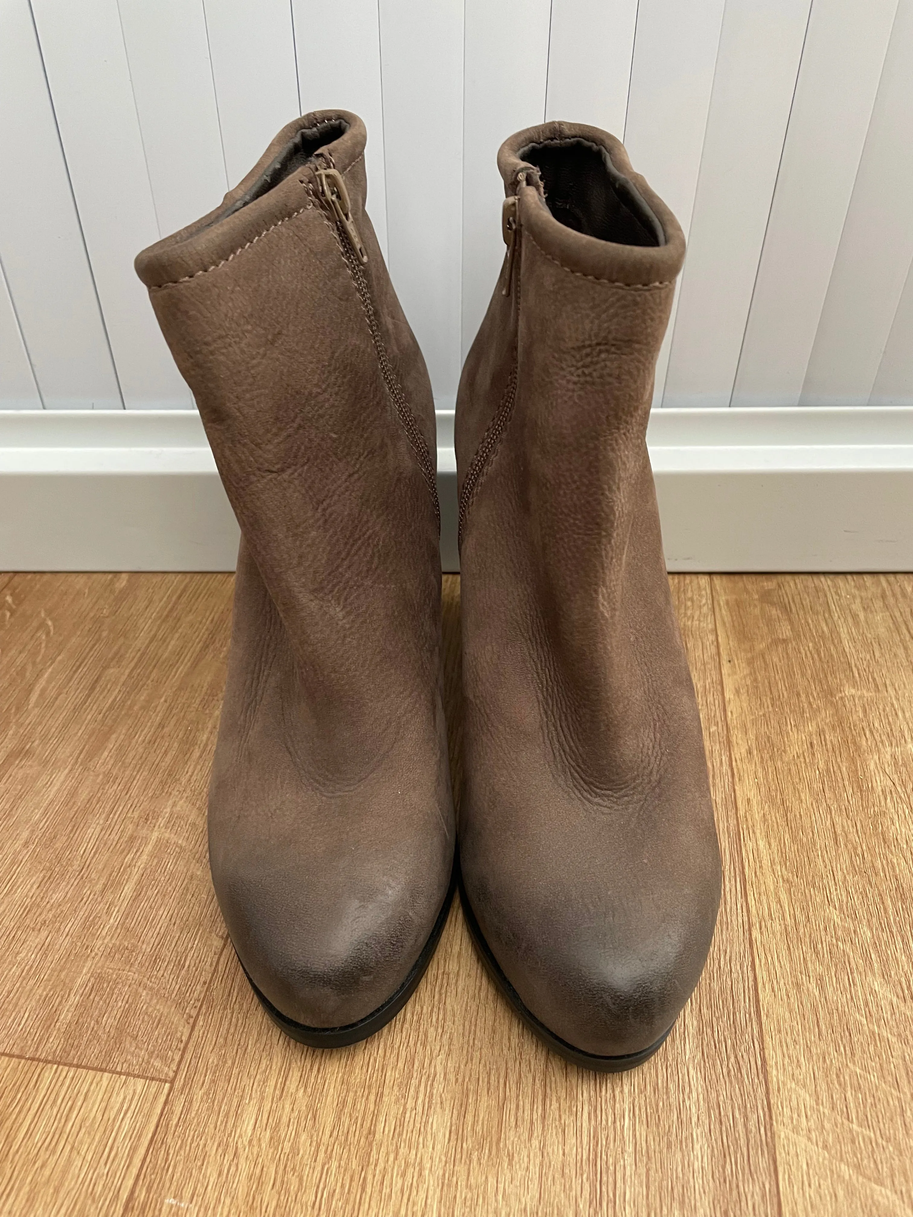 Cara Boots Size 6