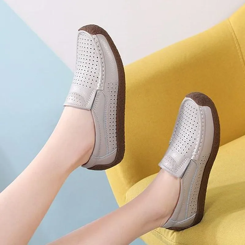 Fashion-conscious flat shoes in leather - non-slip and comfortable