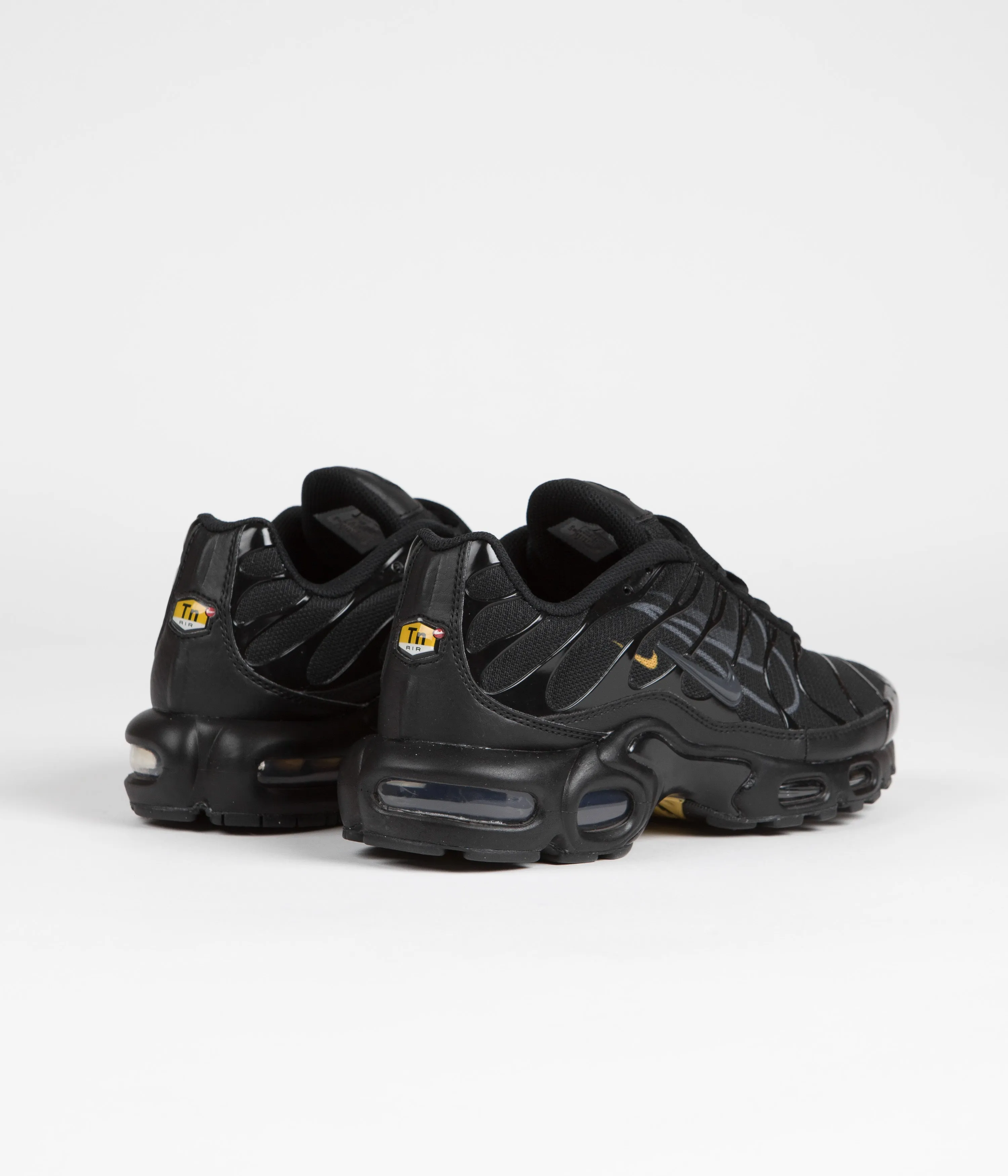 Nike Air Max Plus Shoes - Black / Dark Smoke Grey - Smoke Grey