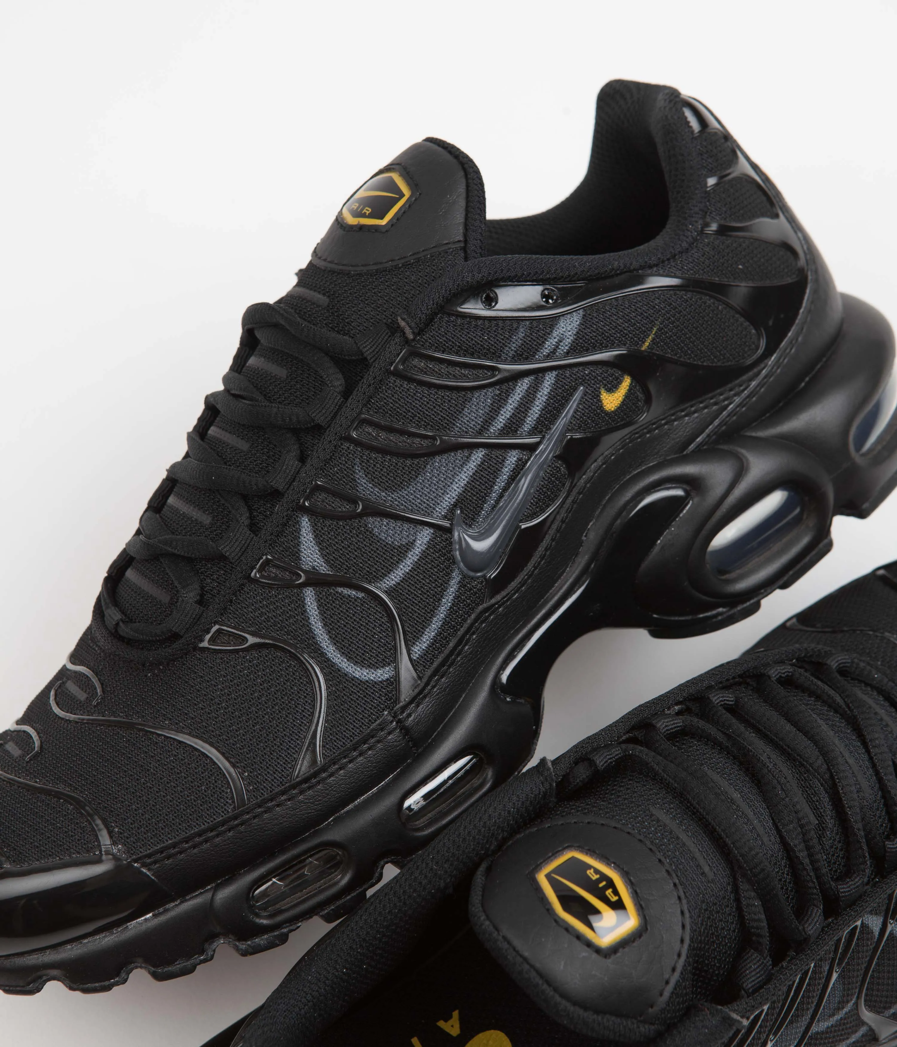 Nike Air Max Plus Shoes - Black / Dark Smoke Grey - Smoke Grey