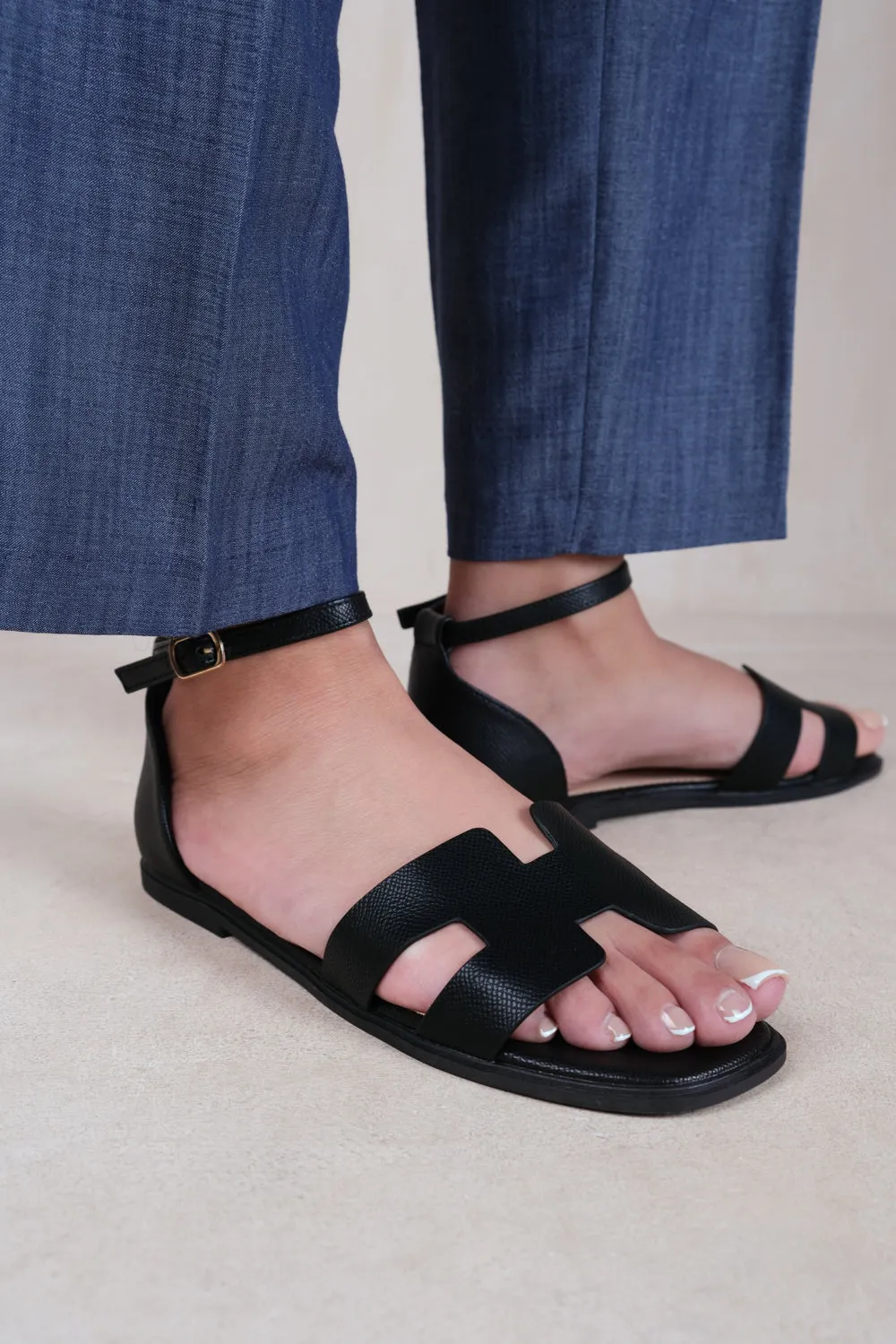 ROME CUT OUT STRAP WITH ANKLE STRAP IN BLACK