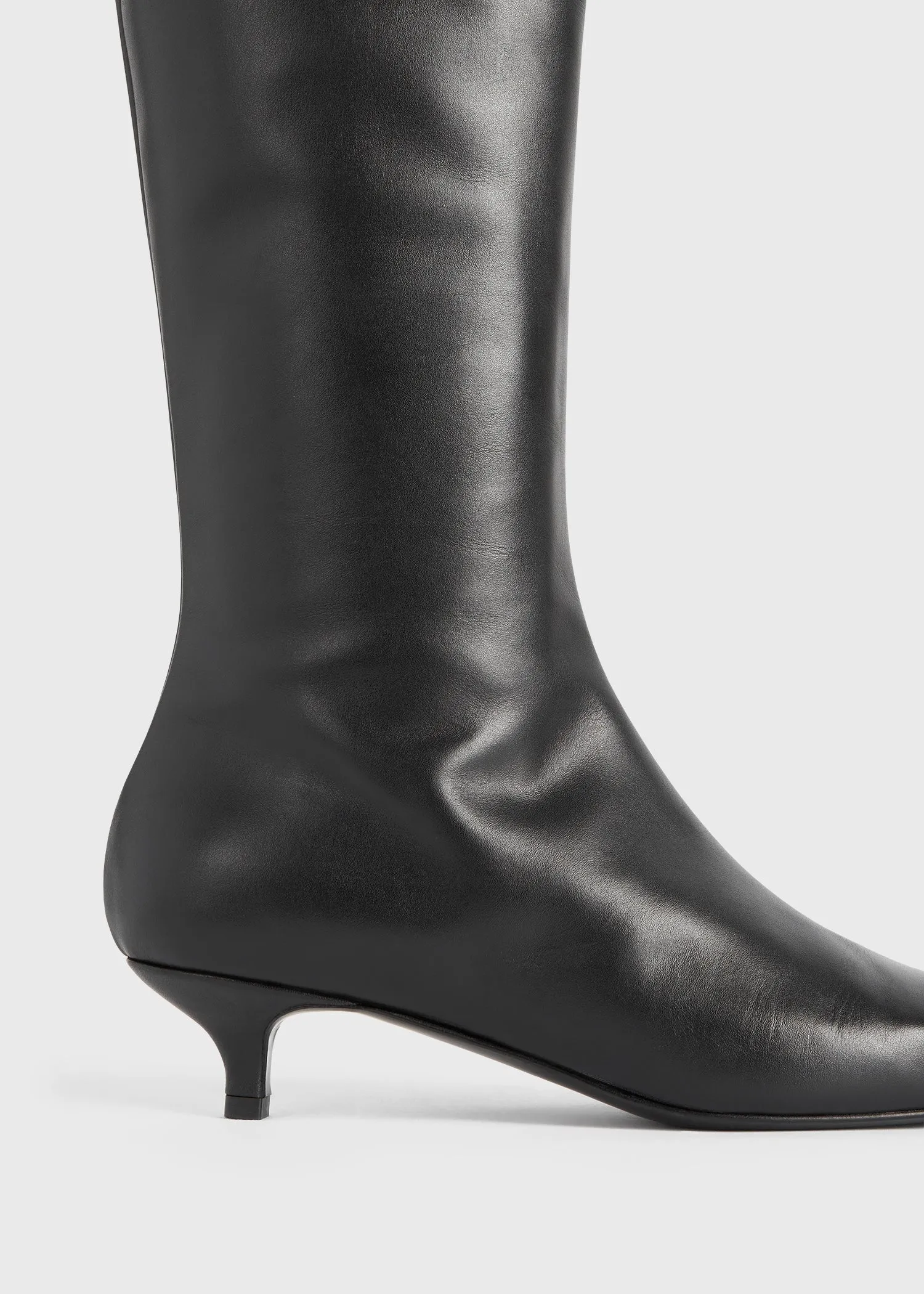 Slim leather knee-high boots black